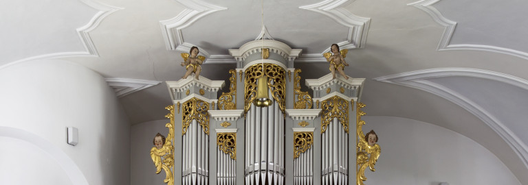 Empore mit Orgel