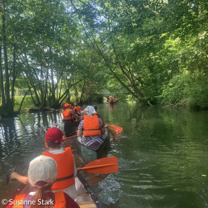 Der Jugendchor bei der Kanufahrt auf der Pegnitz